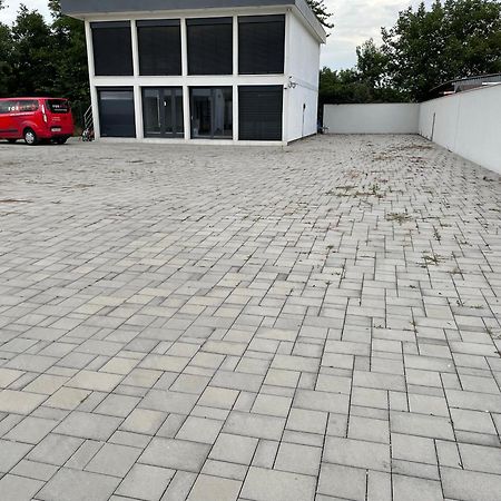 Moderny Novy Byt S Bezplatnym Parkovanim V Objekte, Self-Checking ブラチスラヴァ エクステリア 写真