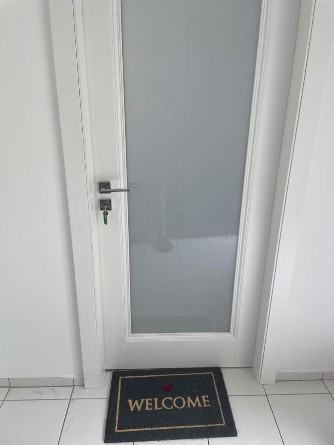 Moderny Novy Byt S Bezplatnym Parkovanim V Objekte, Self-Checking ブラチスラヴァ エクステリア 写真