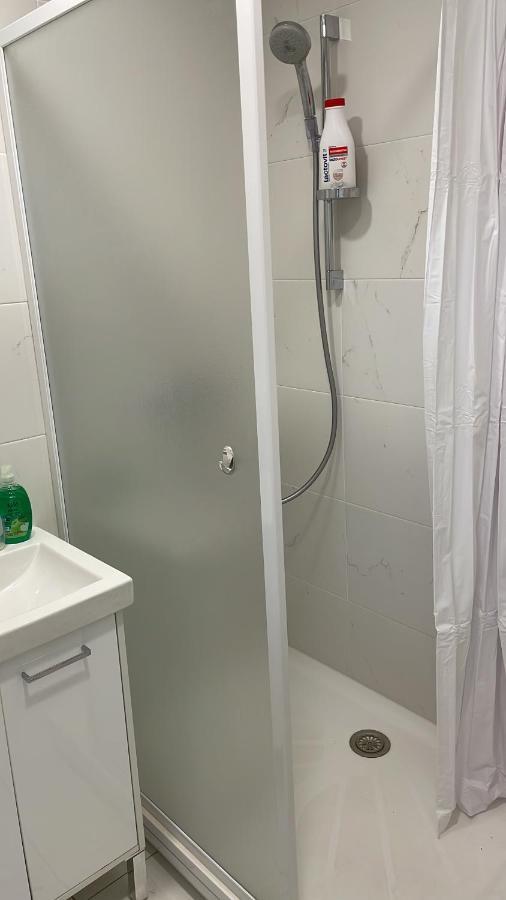 Moderny Novy Byt S Bezplatnym Parkovanim V Objekte, Self-Checking ブラチスラヴァ エクステリア 写真